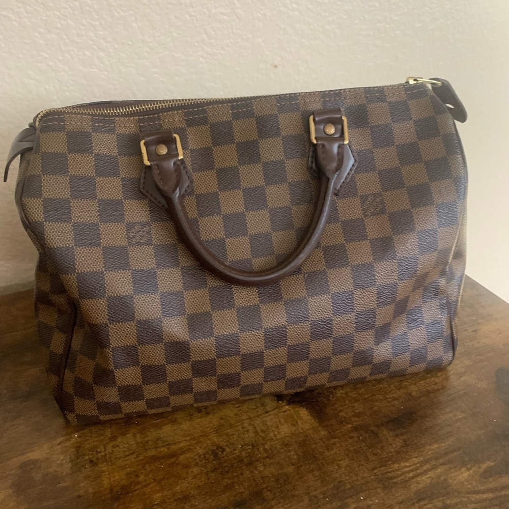 LV Damier speedy 25
Authentic